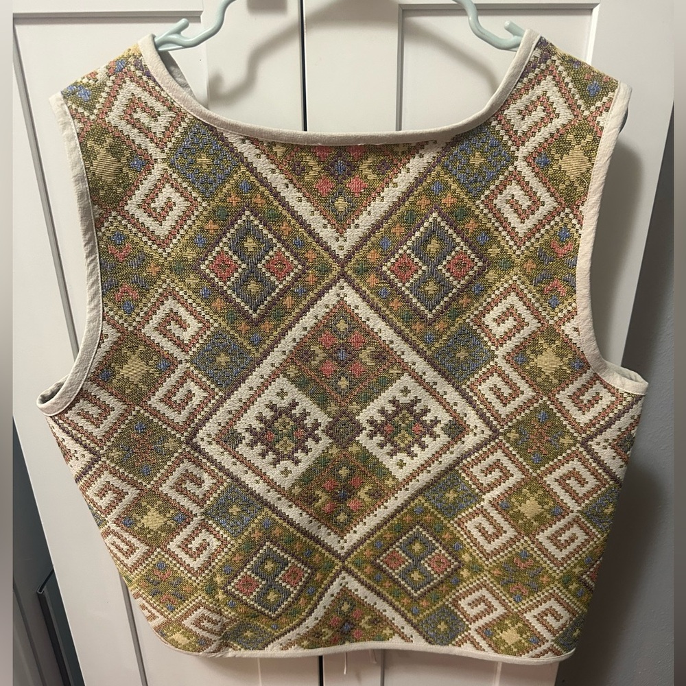Vest - Picture 2 of 4